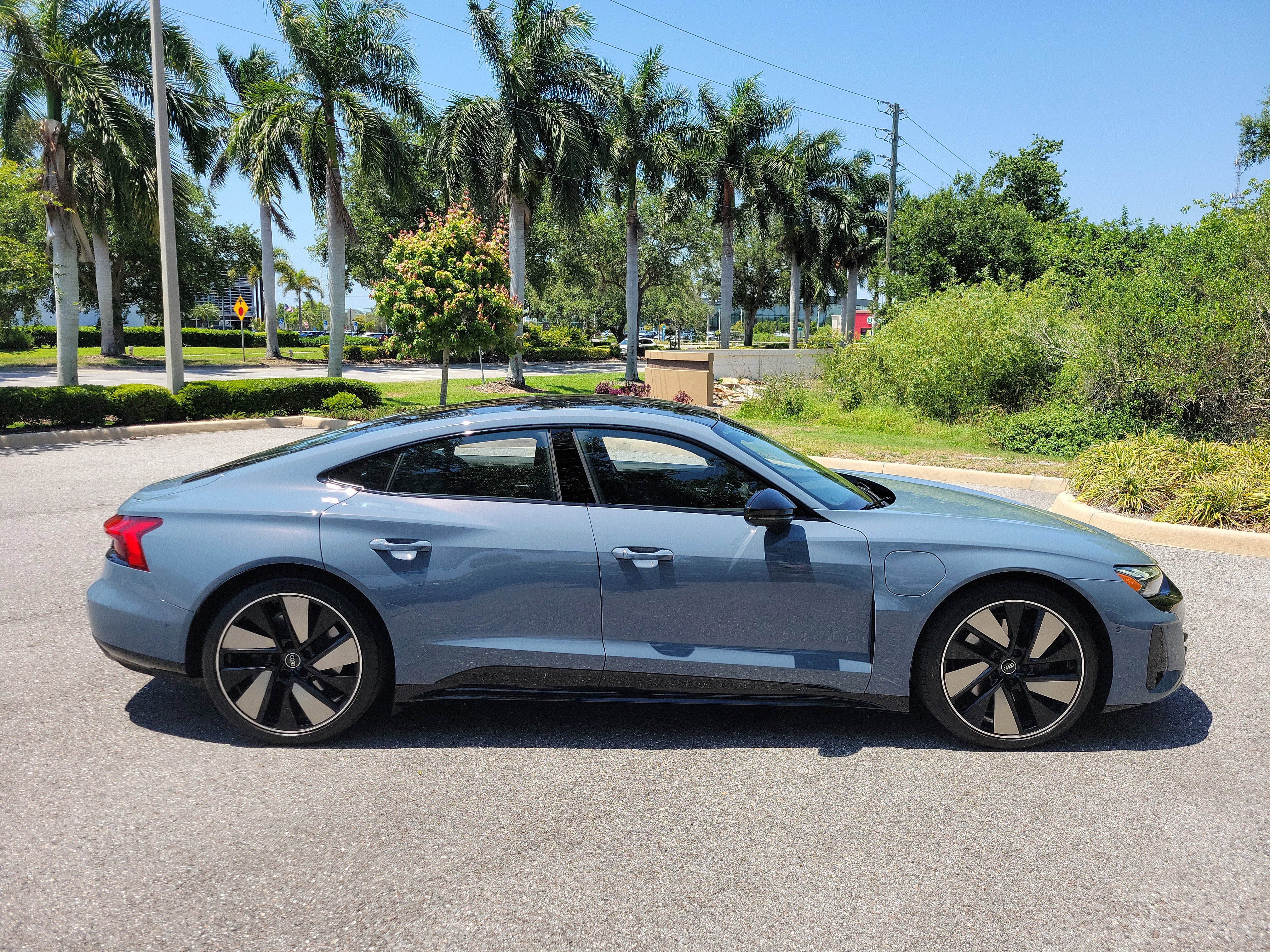 Used 2023 Audi e-tron GT Prestige w/ Prestige Package AWD/4WD image 3