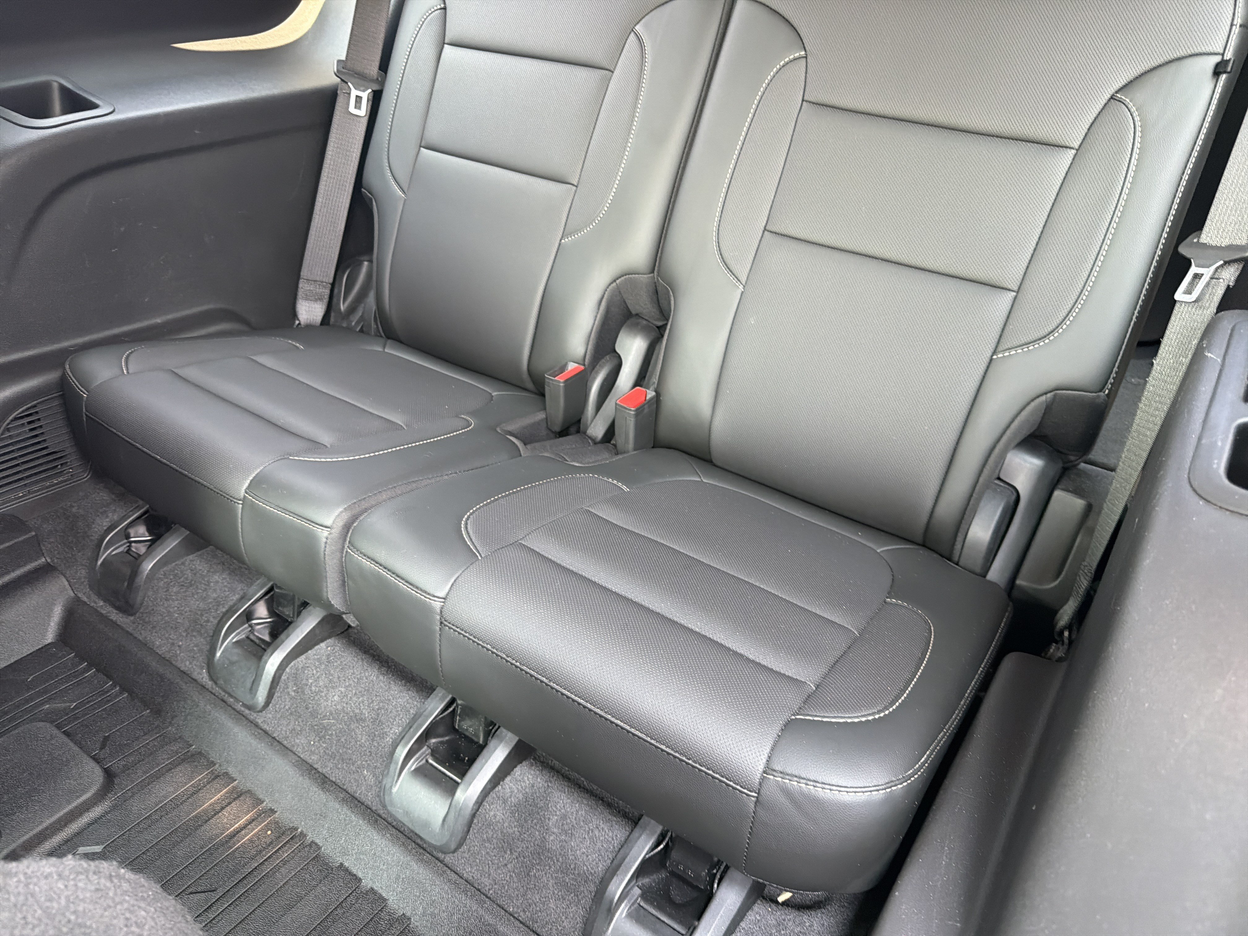 Certified 2020 GMC Acadia SLT w/ LPO, Floor Liner Package FWD image 21