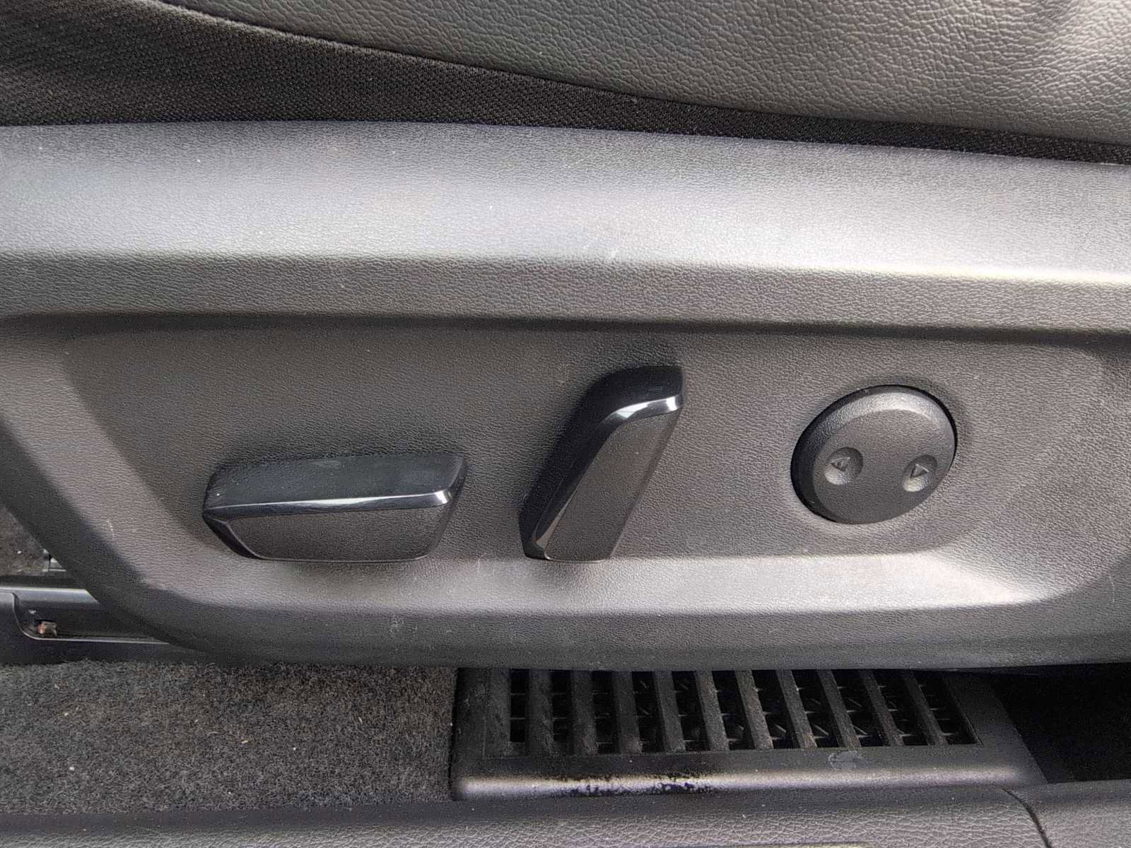 Used 2022 Nissan Rogue SL w/ SL Premium Package image 18
