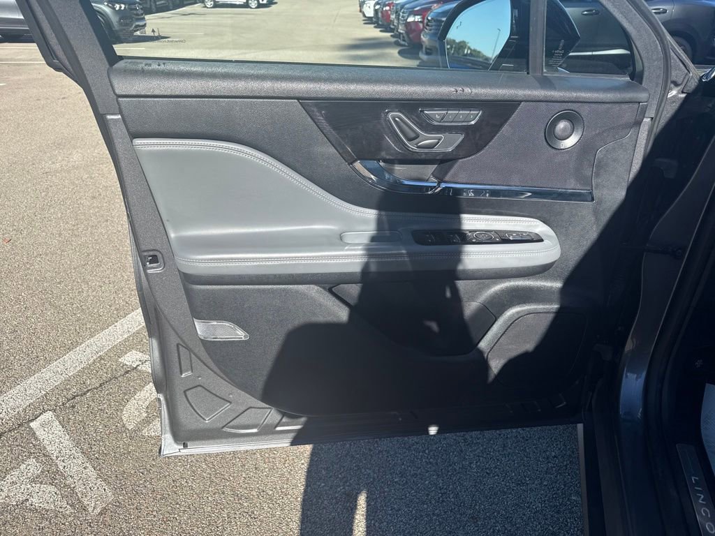 Used 2022 Lincoln Corsair Reserve w/ Sport Package image 11