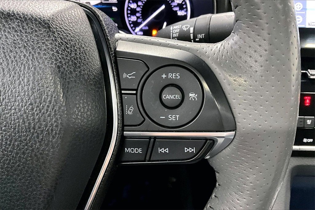 Used 2020 Toyota Avalon Limited image 12