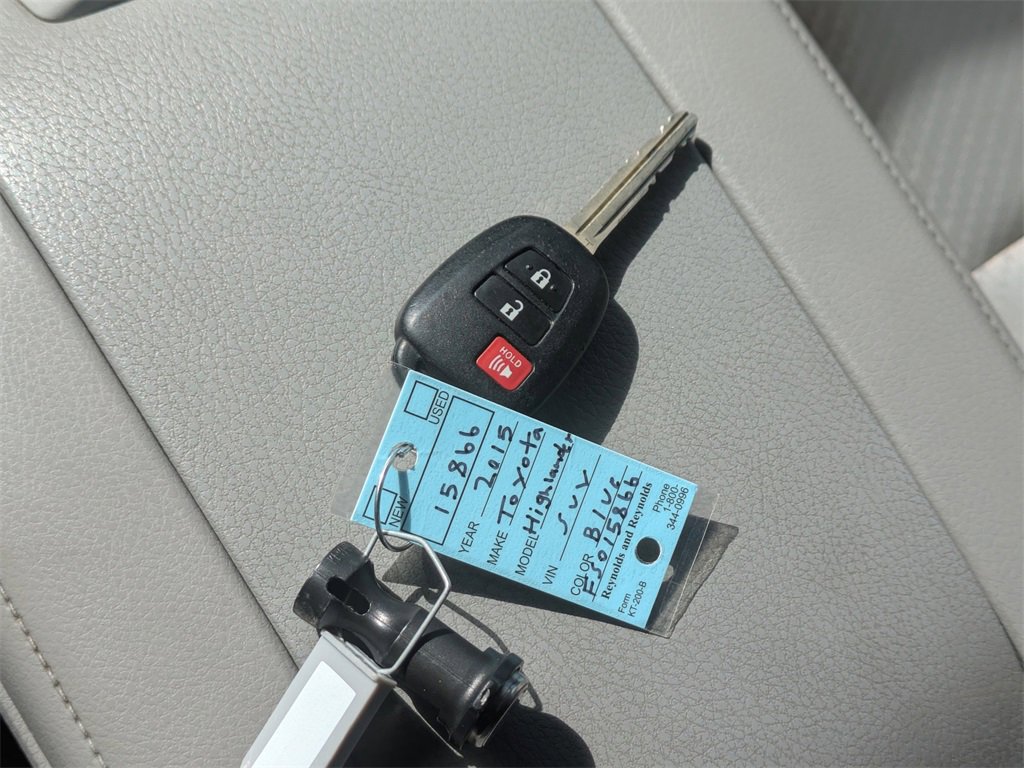 Used 2015 Toyota Highlander LE image 33