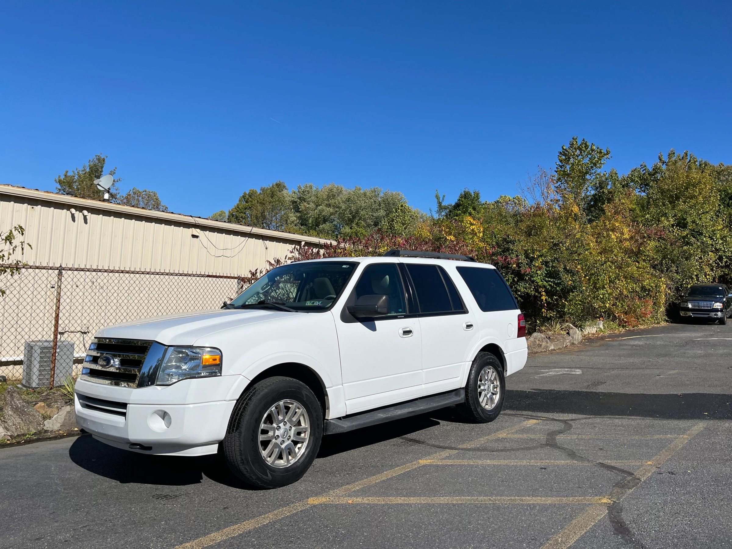 Used 2011 Ford Expedition XLT w/ HD Trailer Tow Pkg image 6