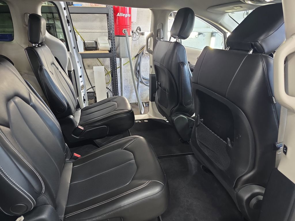 Used 2021 Chrysler Voyager Lxi image 11