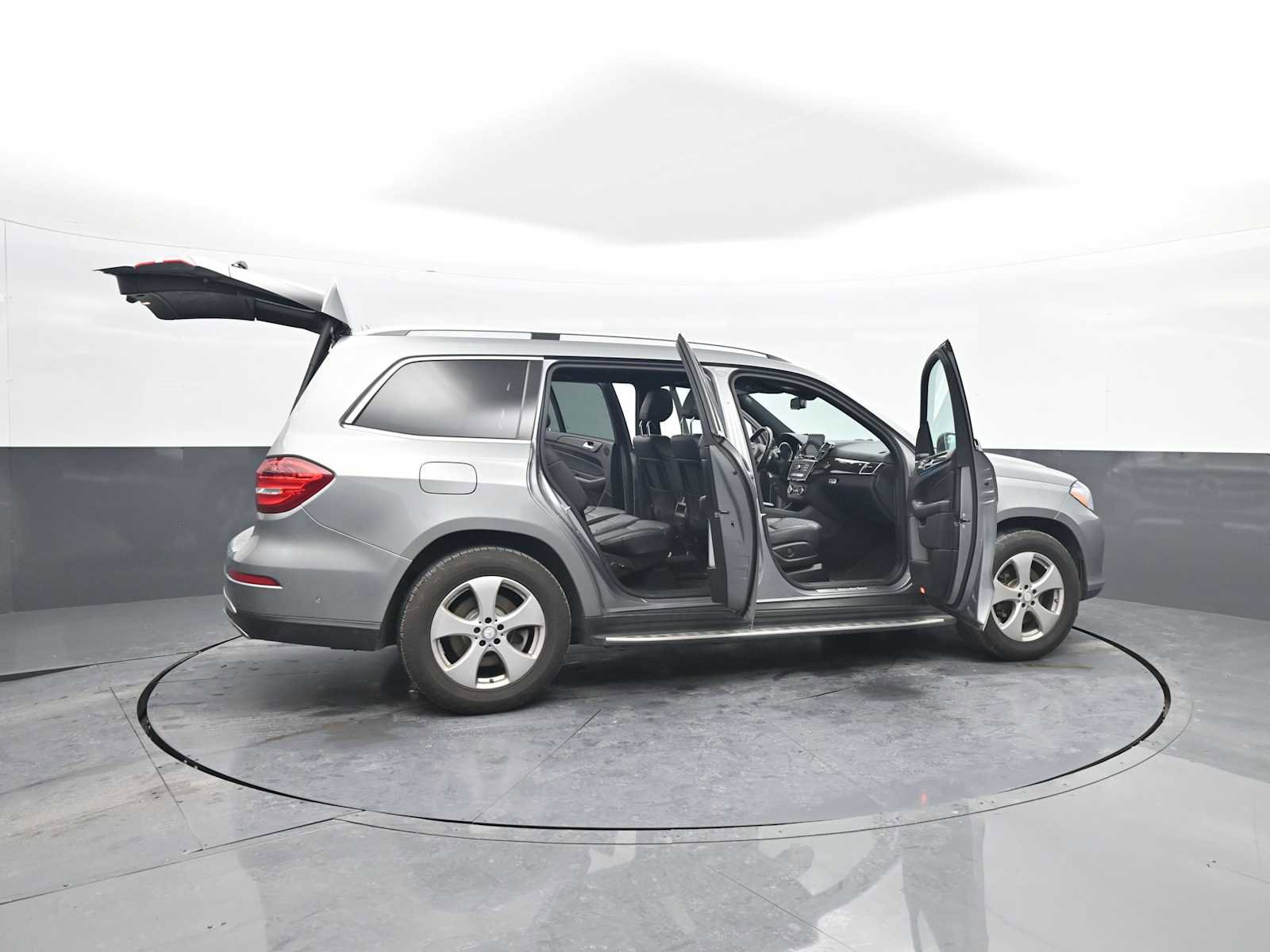 Used 2017 Mercedes-Benz GLS 450 4MATIC image 45