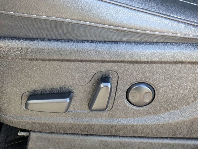 Used 2023 Kia Telluride EX w/ EX Captain's Chair Package image 17