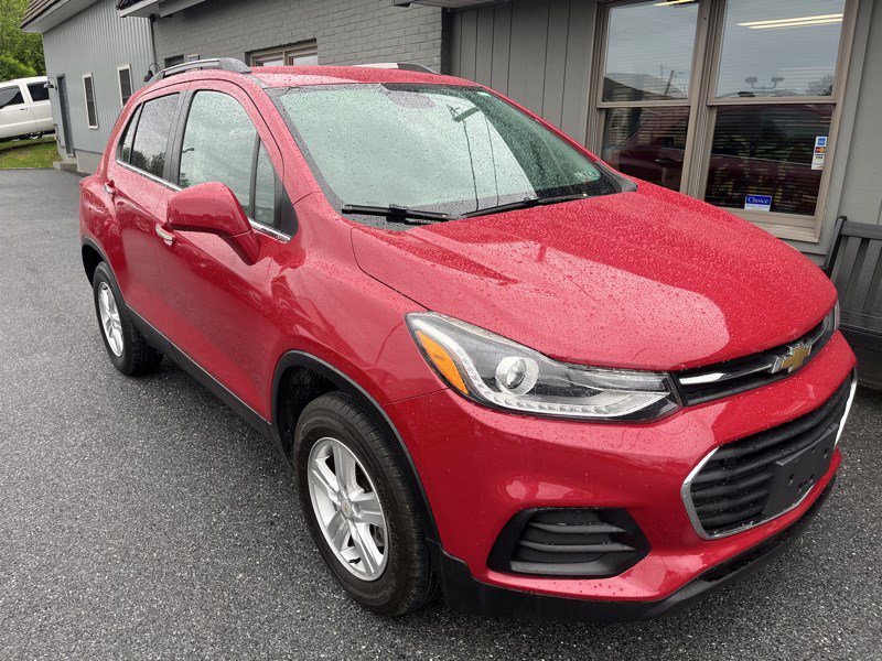 Used 2017 Chevrolet Trax LT w/ LT Convenience Package AWD/4WD image 3