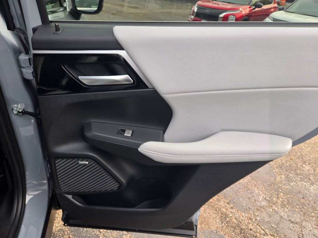 New 2026 Mitsubishi Outlander SE AWD/4WD image 8