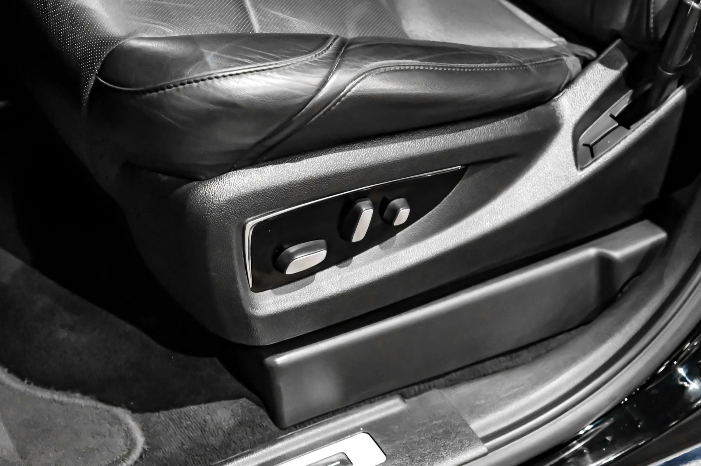 Used 2017 Cadillac Escalade ESV Luxury RWD image 41