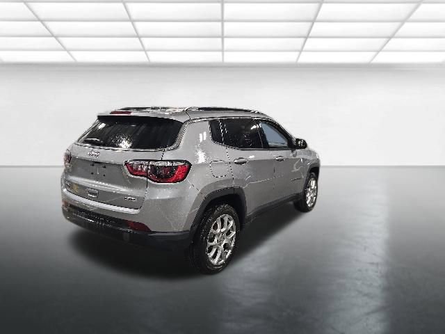 Used 2022 Jeep Compass Latitude AWD/4WD image 4