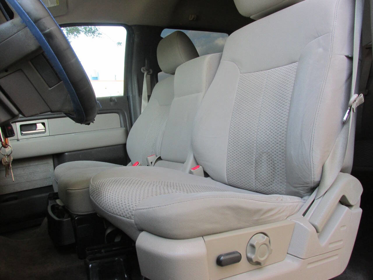 Used 2010 Ford F150 Lariat image 10