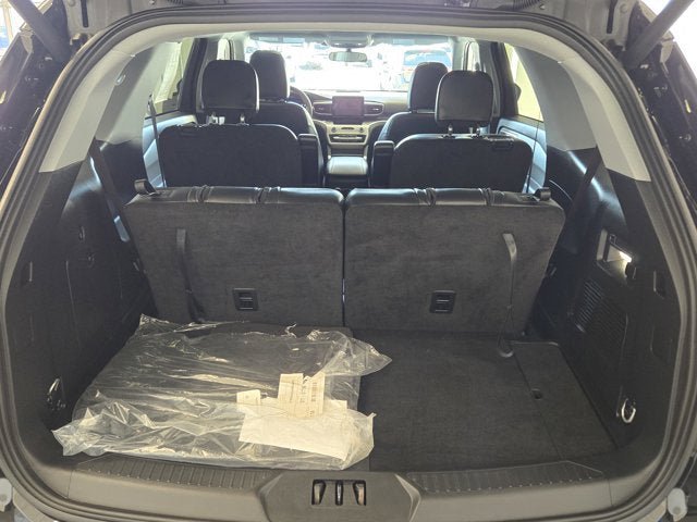 Used 2024 Ford Explorer XLT w/ Equipment Group 202A AWD/4WD image 17