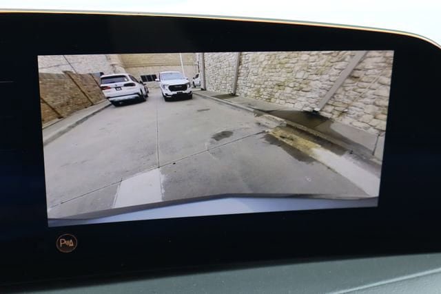 Used 2025 Cadillac XT4 Premium Luxury FWD image 7