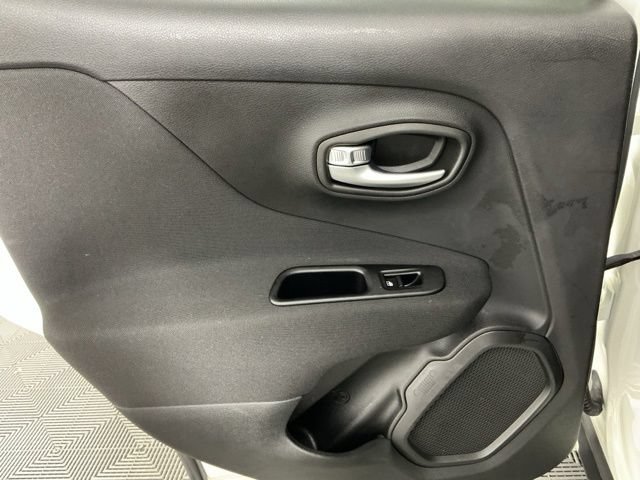 Used 2021 Jeep Renegade Latitude AWD/4WD image 9