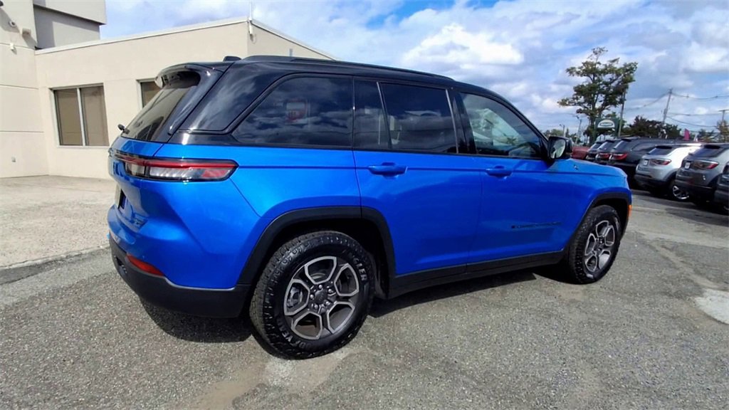 Used 2023 Jeep Grand Cherokee Trailhawk image 8