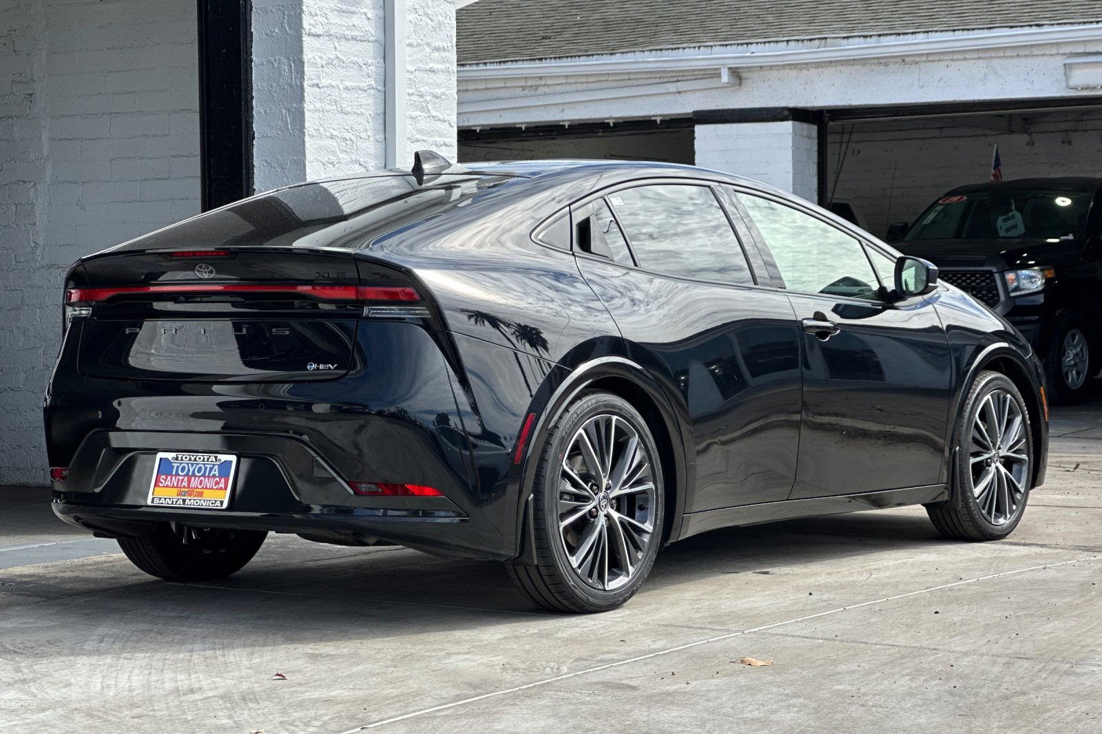 Used 2025 Toyota Prius XLE image 4