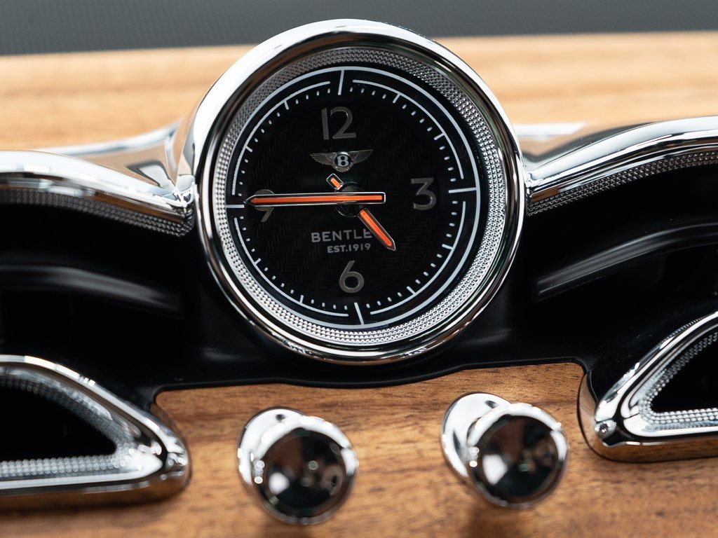 Used 2025 Bentley Bentayga Extended Wheelbase image 41