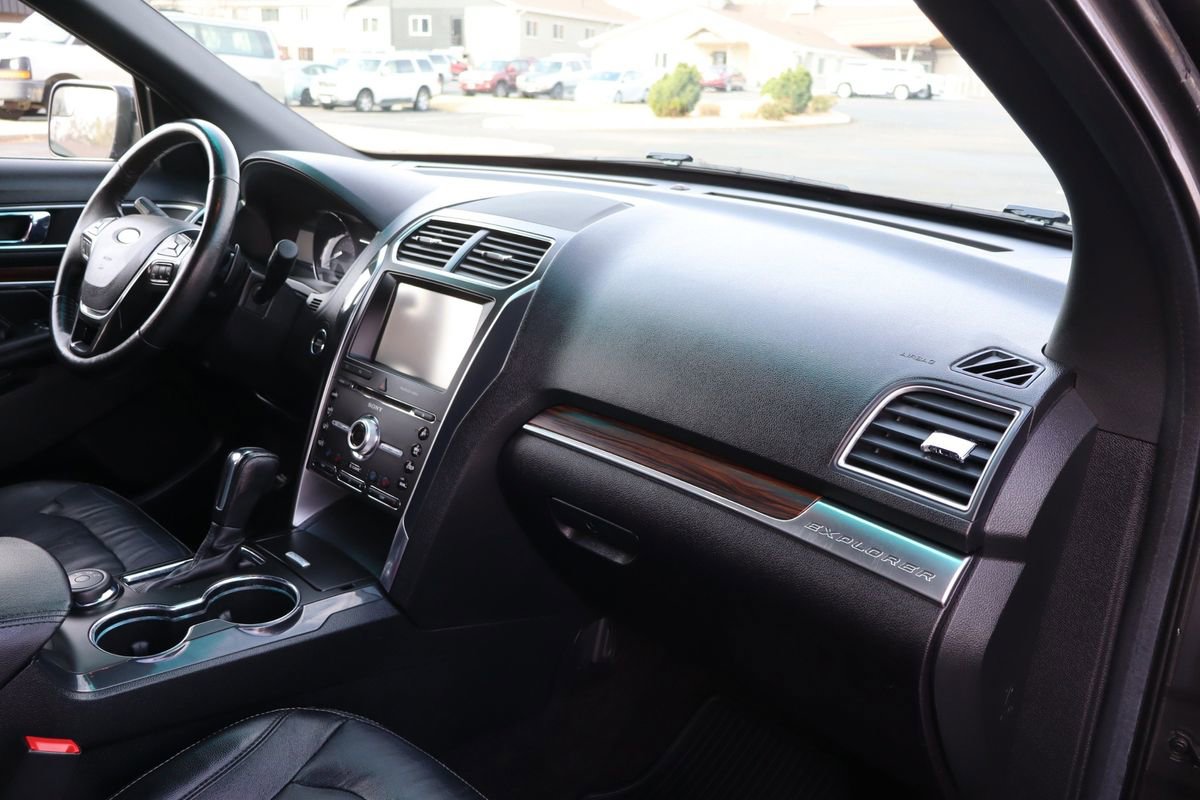Used 2016 Ford Explorer Limited image 17