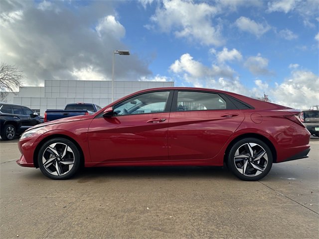 Used 2023 Hyundai Elantra SEL w/ Convenience Package image 2