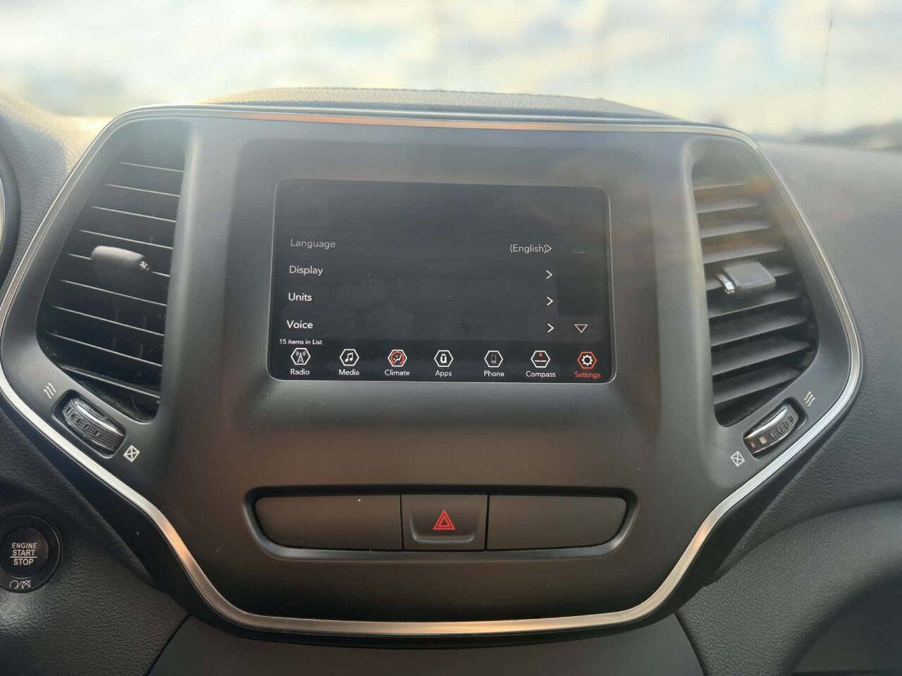 Used 2019 Jeep Cherokee Latitude Plus AWD/4WD image 21
