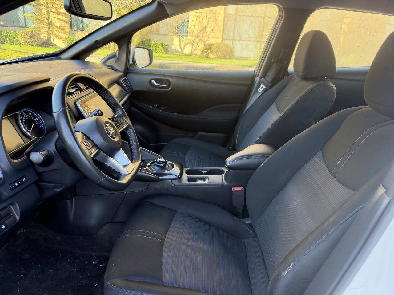 Used 2020 Nissan Leaf SV w/ SV Technology Package image 9