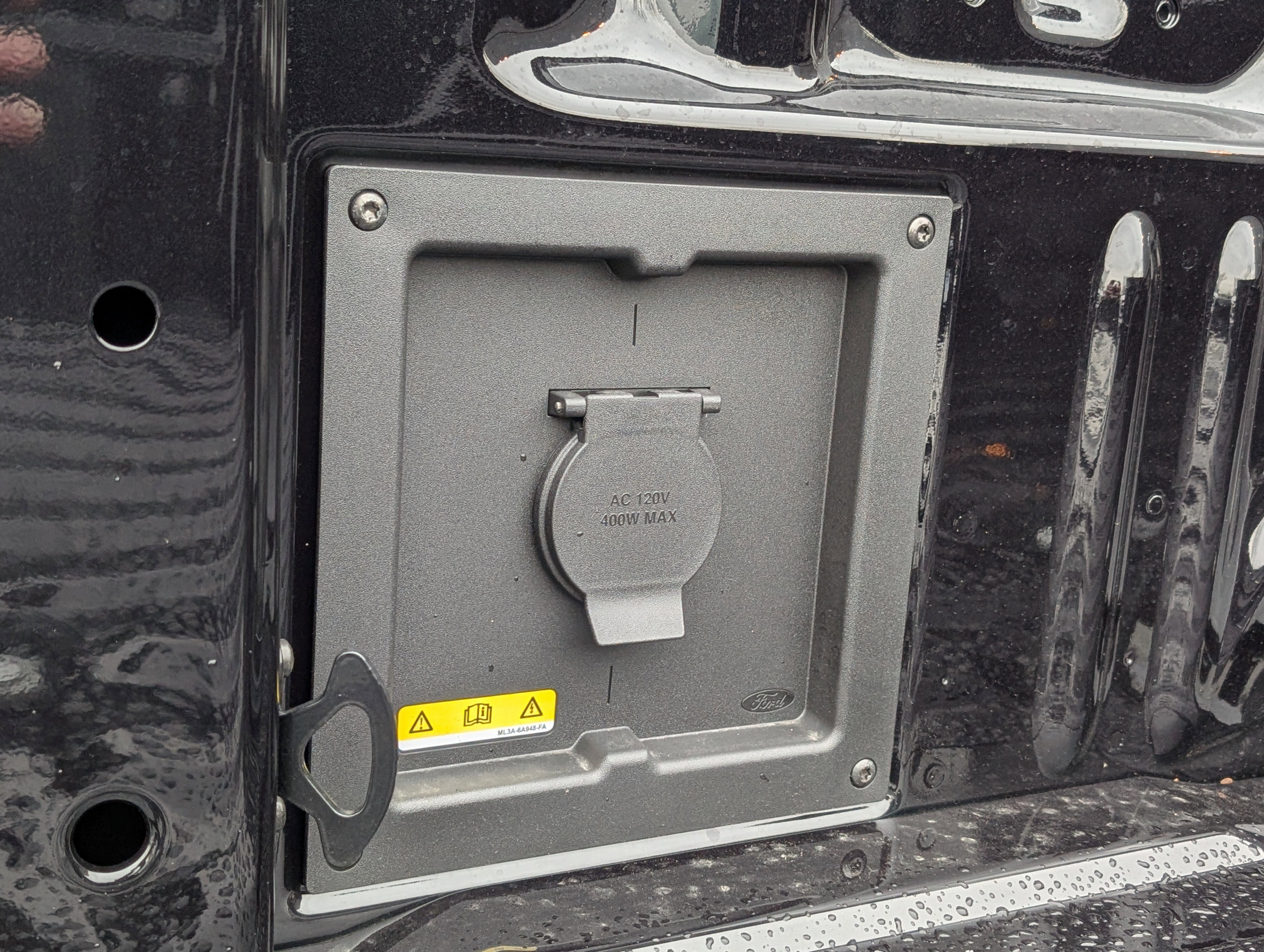 New 2025 Ford F150 XLT w/ Equipment Group 302A MID image 9