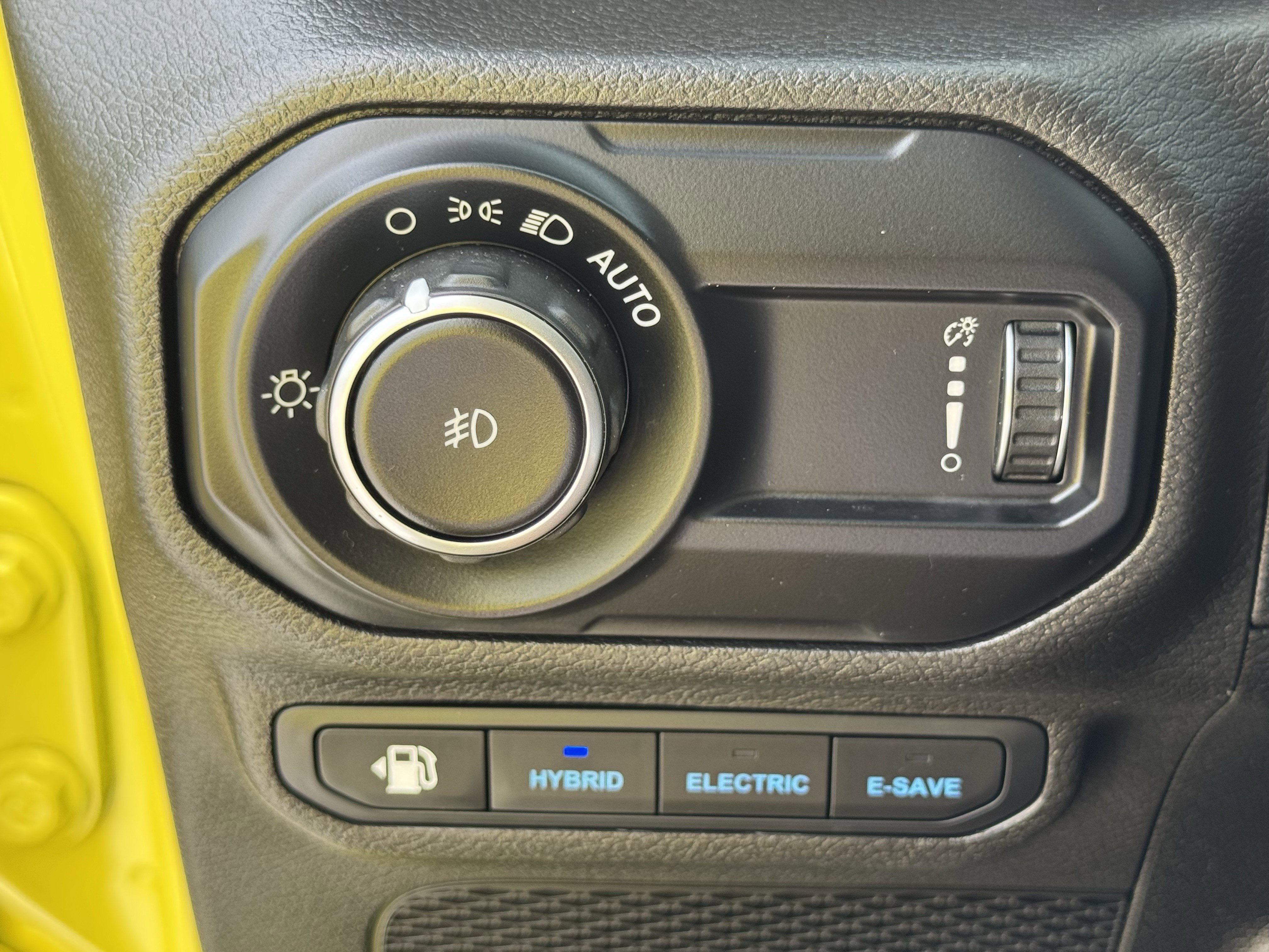 Used 2023 Jeep Wrangler Sahara AWD/4WD image 25