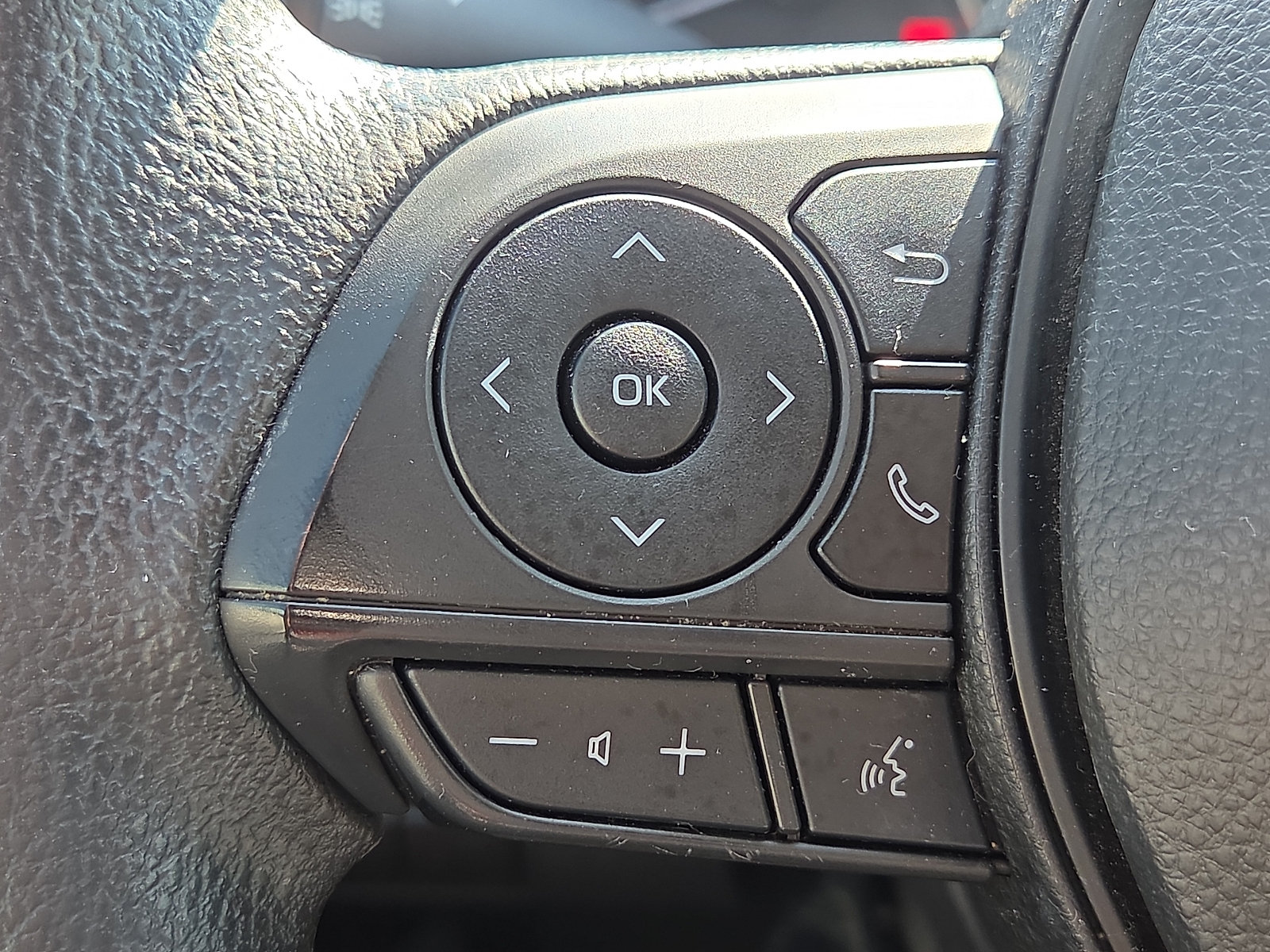 Used 2022 Toyota Corolla LE FWD image 21