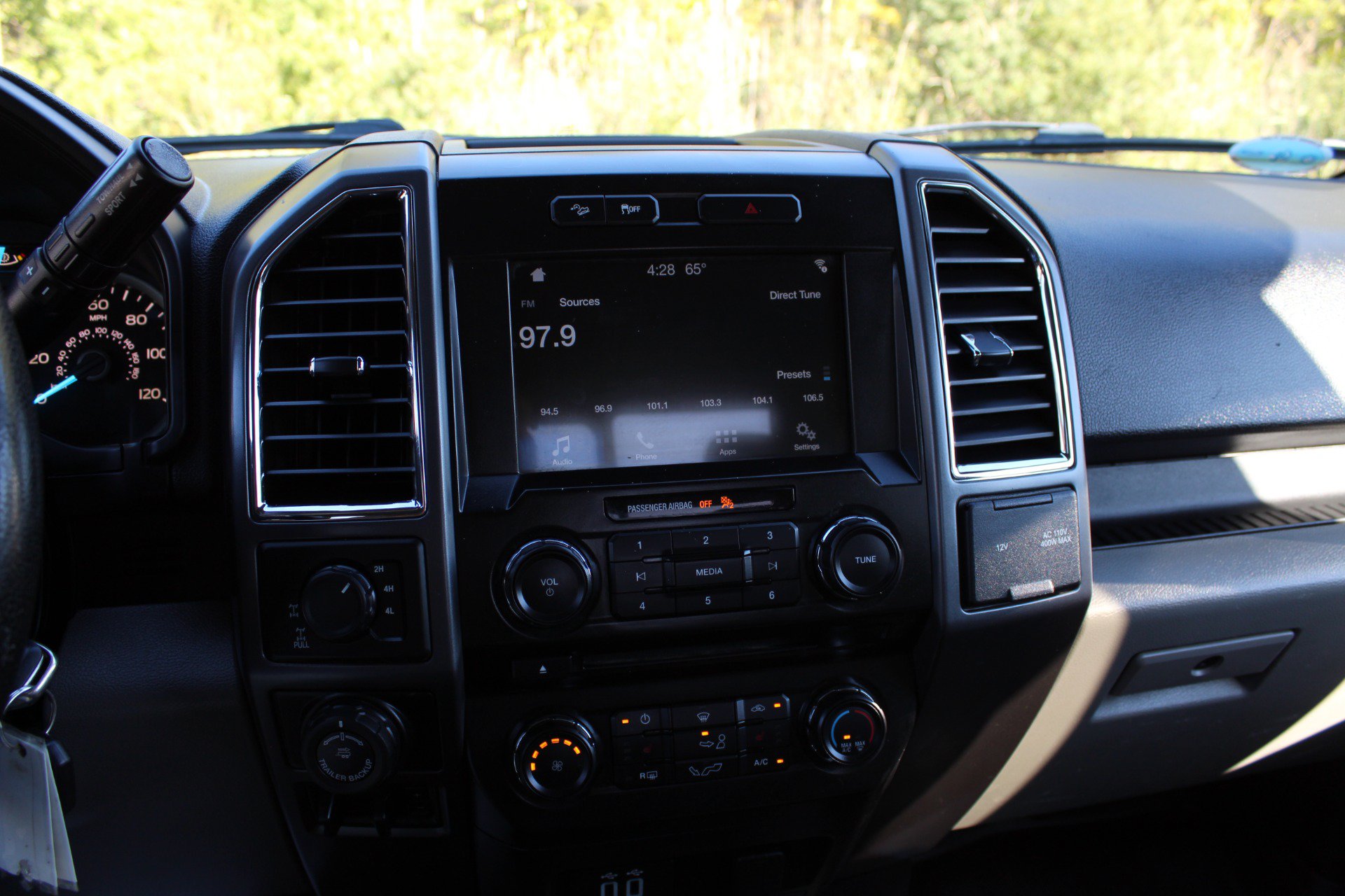 Used 2016 Ford F150 XLT w/ Equipment Group 302A Luxury AWD/4WD image 24