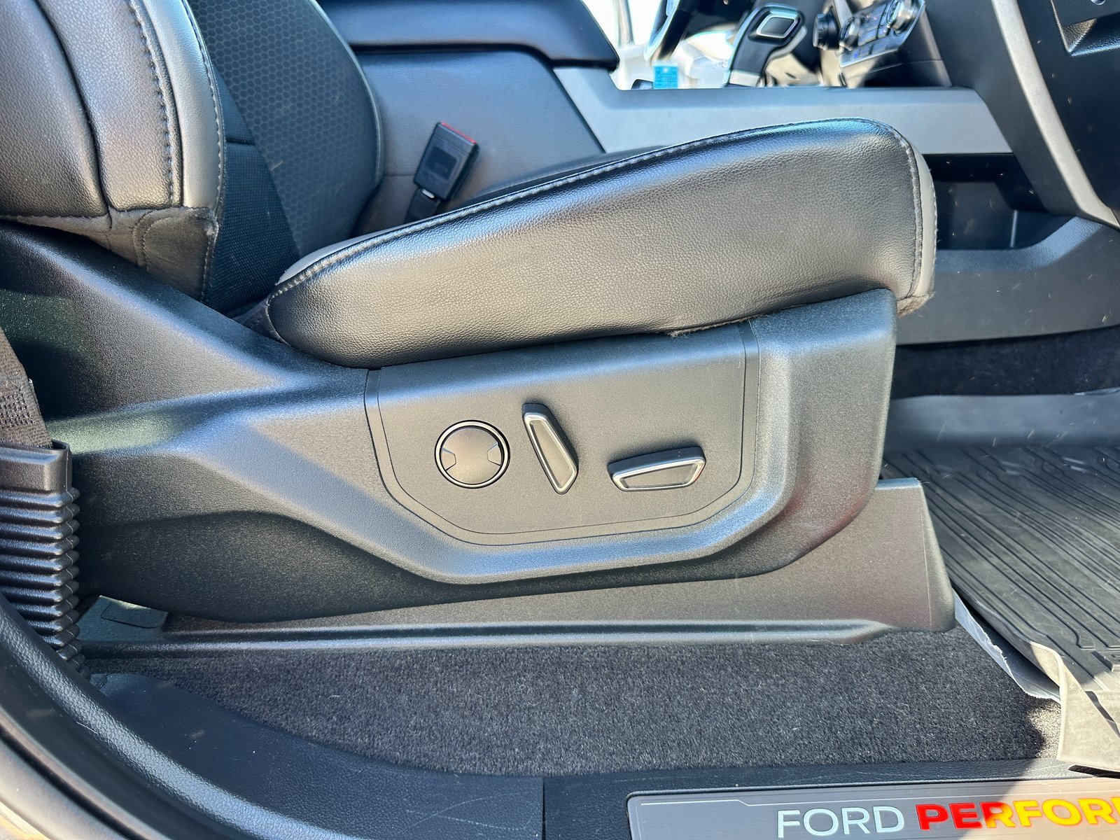 Used 2020 Ford F150 Raptor w/ Equipment Group 802A Luxury image 33