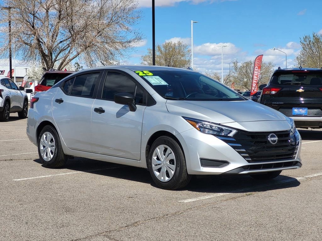 Used 2025 Nissan Versa S FWD image 2