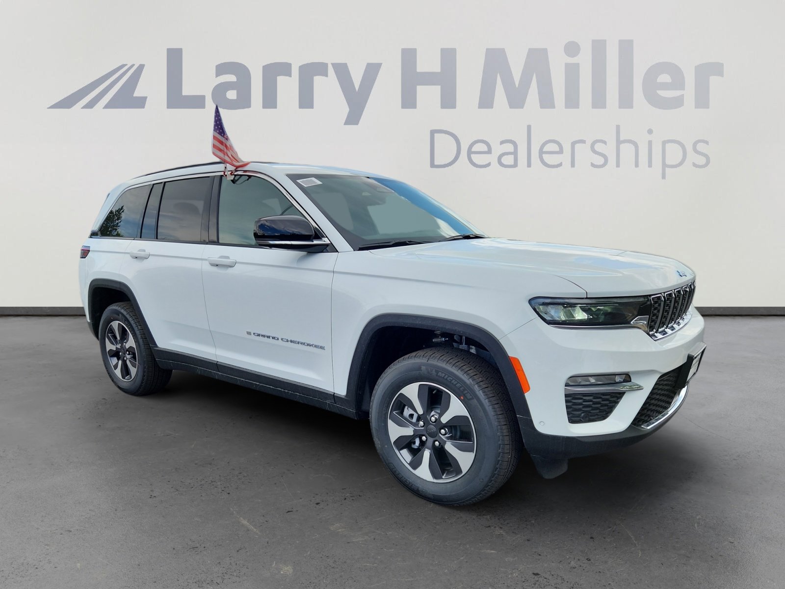 New 2025 Jeep Grand Cherokee Limited 4xe w/ Luxury Tech Group II image 7