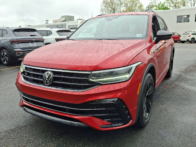 Used 2024 Volkswagen Tiguan SE R-Line AWD/4WD image 4