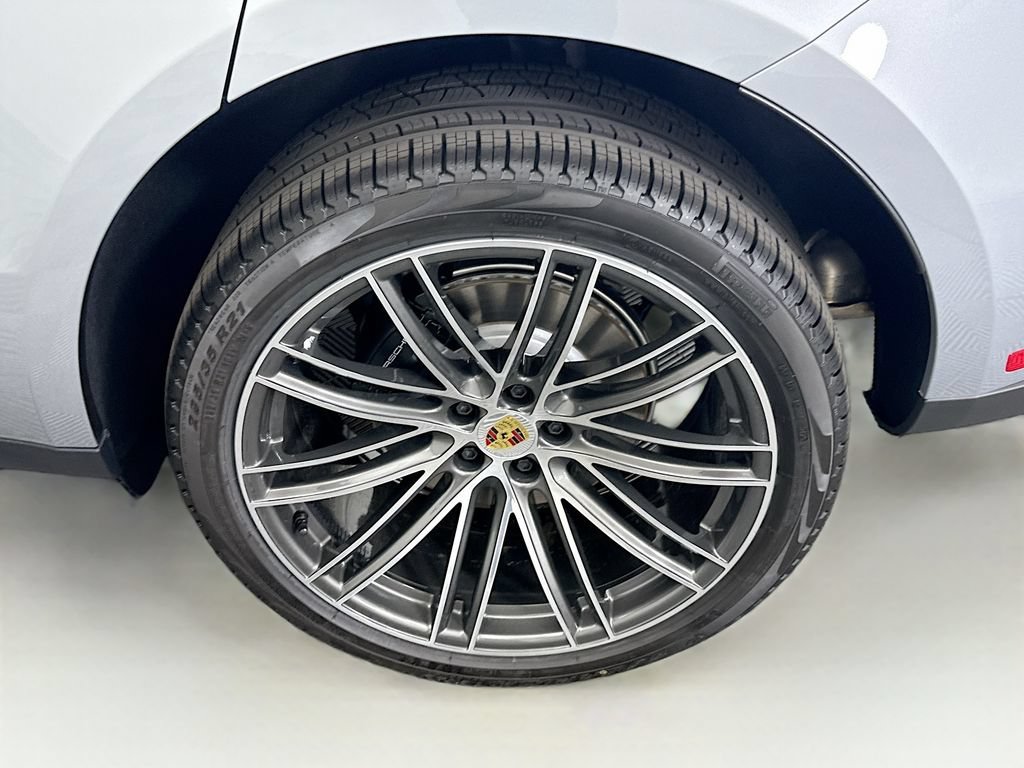 Used 2026 Porsche Macan AWD/4WD image 32