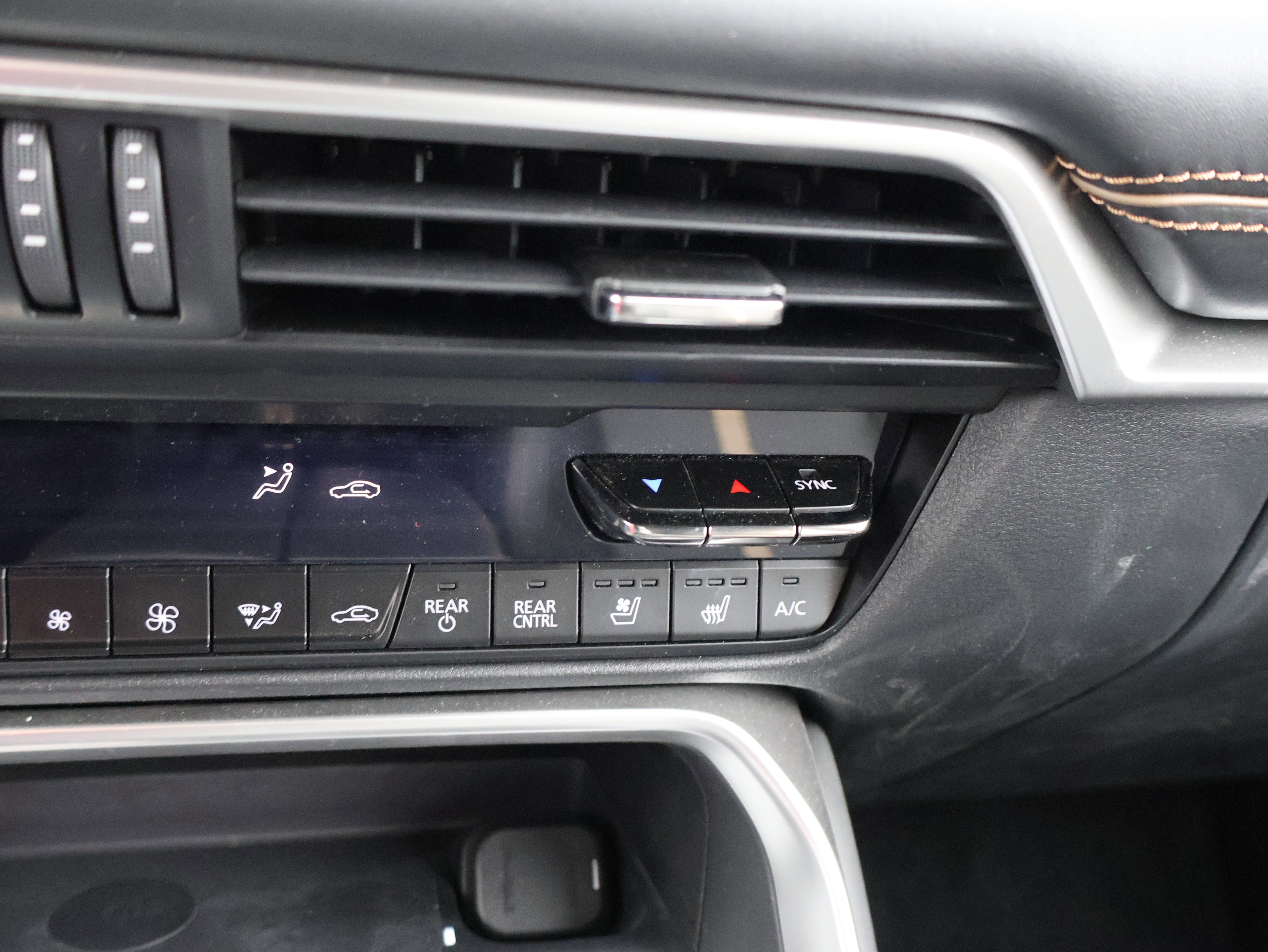 Certified 2024 MAZDA CX-90 Plug-In Hybrid w/ Premium Plus image 34