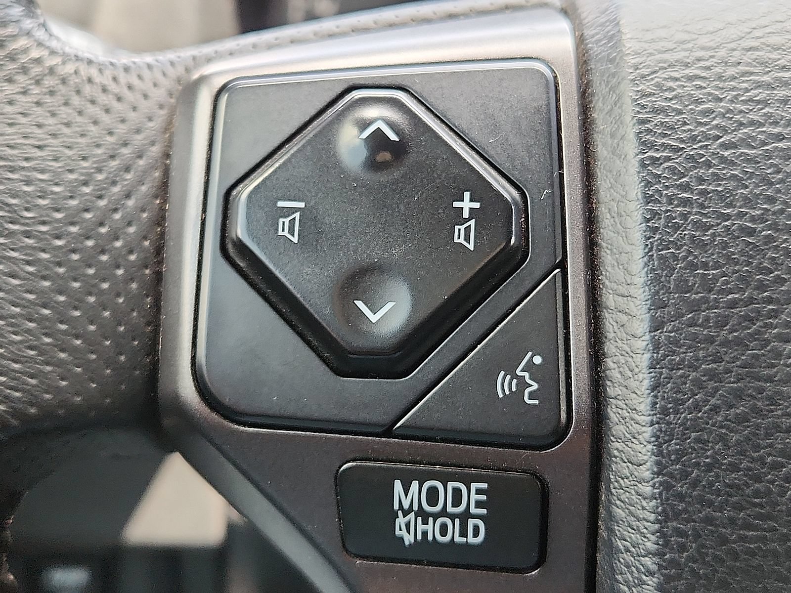 Used 2020 Toyota Tacoma TRD Off-Road w/ Technology Package AWD/4WD image 17