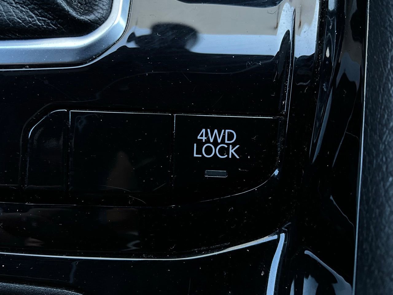 Used 2025 Jeep Compass Limited image 23