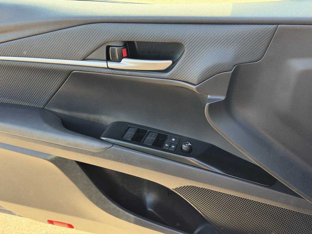Used 2025 Toyota Camry SE FWD image 26