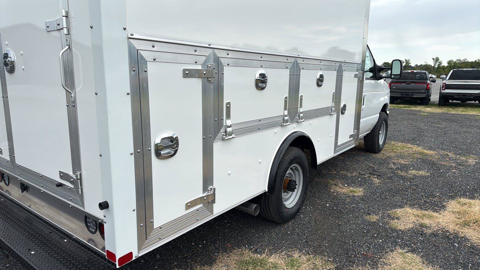 New 2027 Ford E-350 and Econoline 350 Super Duty w/ Power Equipment Group RWD image 31