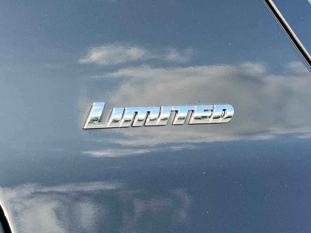Used 2023 Toyota 4Runner Limited AWD/4WD image 18