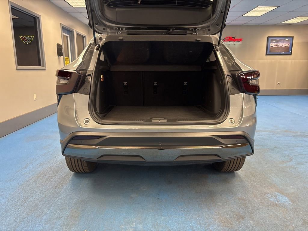 Used 2024 Chevrolet Trax ACTIV w/ Sunroof Package FWD image 8