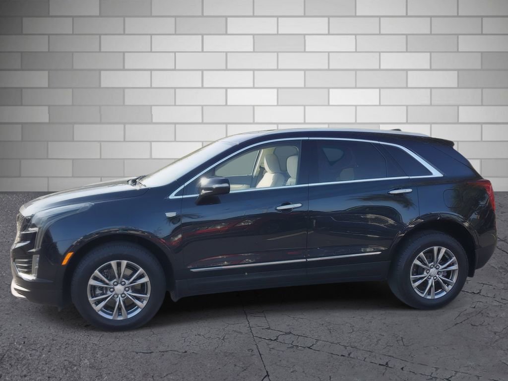 Used 2021 Cadillac XT5 Premium Luxury w/ LPO, Premium Carpet Package FWD image 2