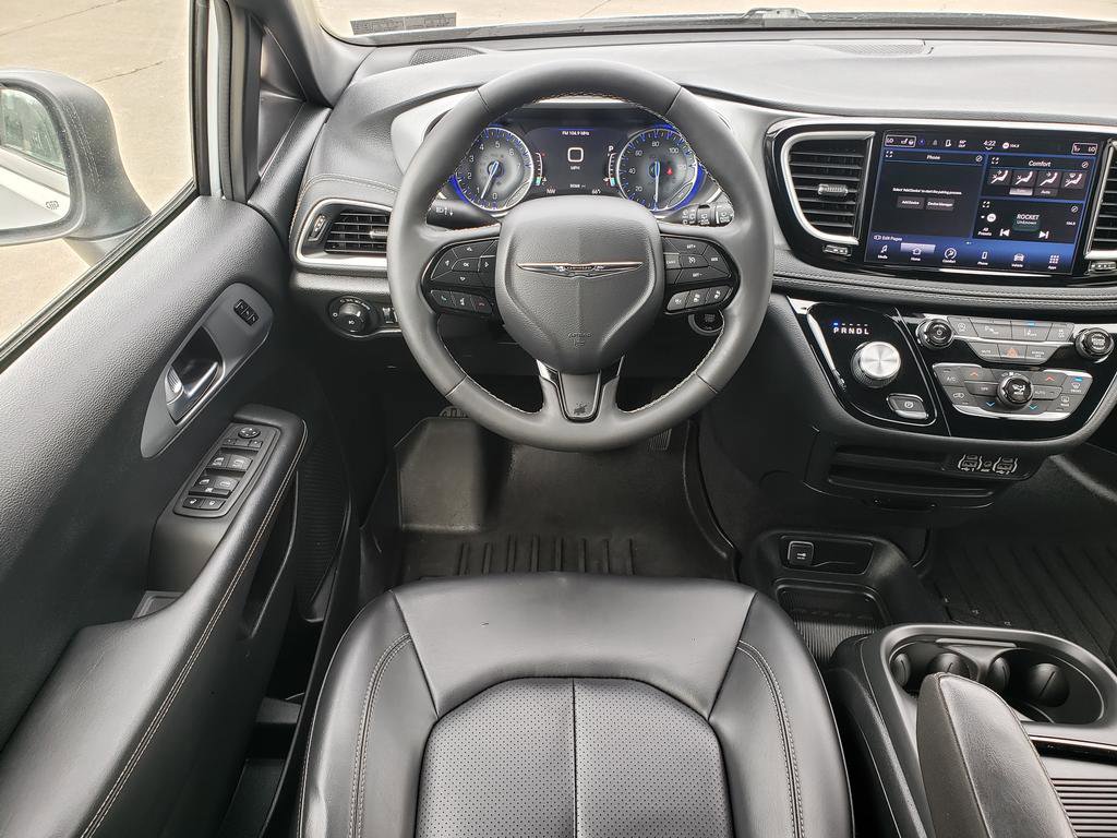 Used 2023 Chrysler Pacifica Touring-L w/ S Appearance Package image 14