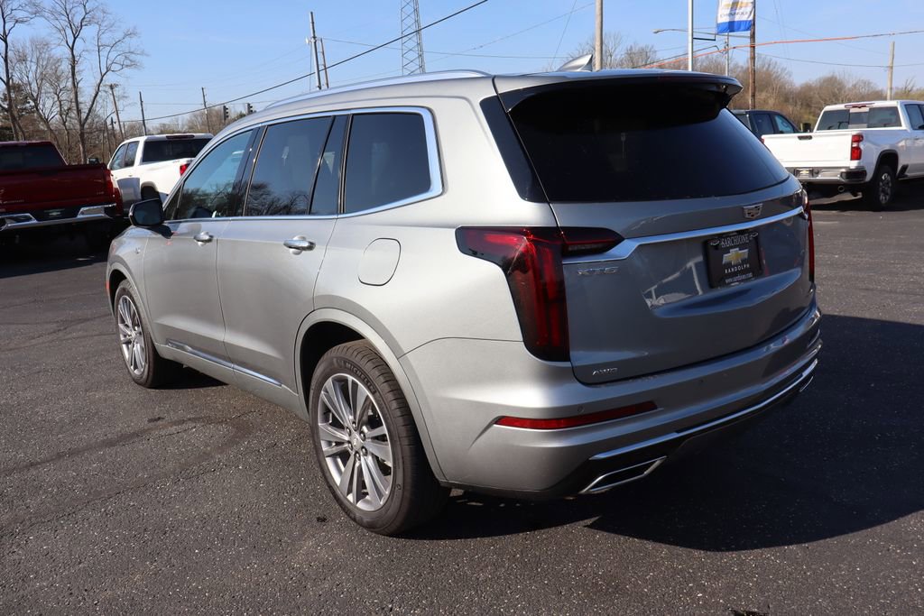 Used 2025 Cadillac XT6 Premium Luxury image 3