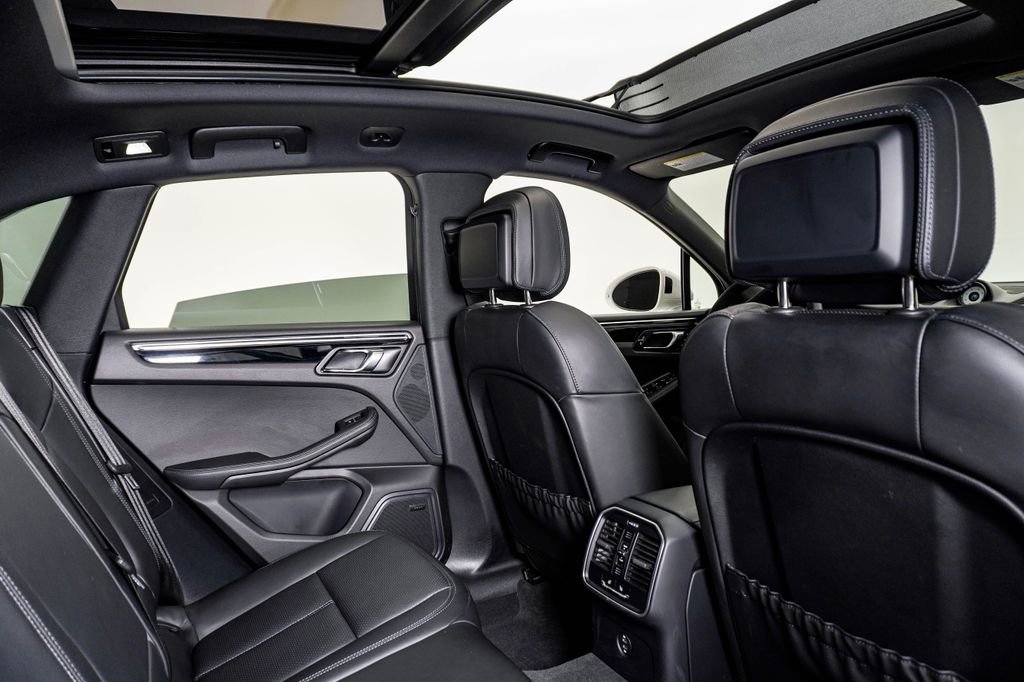 Certified 2026 Porsche Macan AWD/4WD image 16
