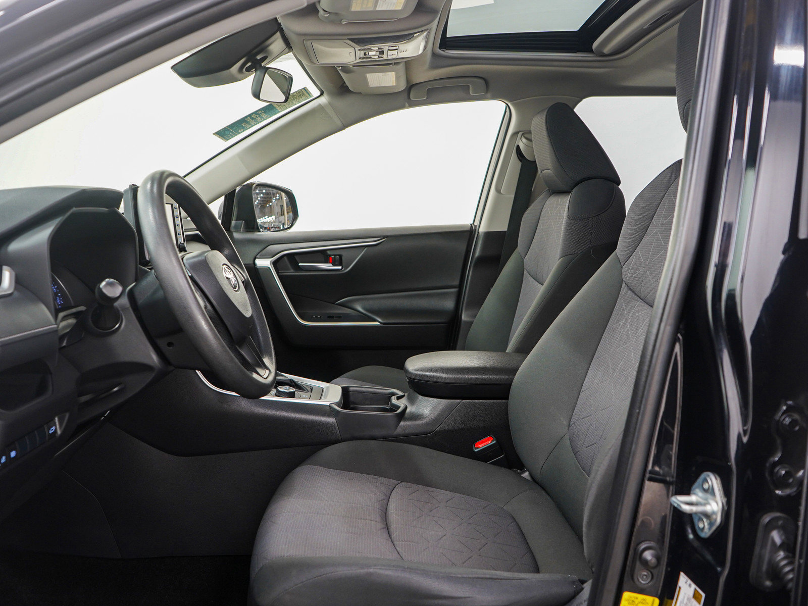 Used 2020 Toyota RAV4 XLE w/ Convenience Package image 23