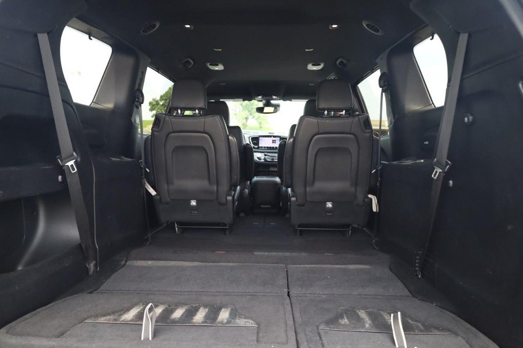 Used 2021 Chrysler Pacifica Touring-L w/ Premium & Safety Sphere Group FWD image 27