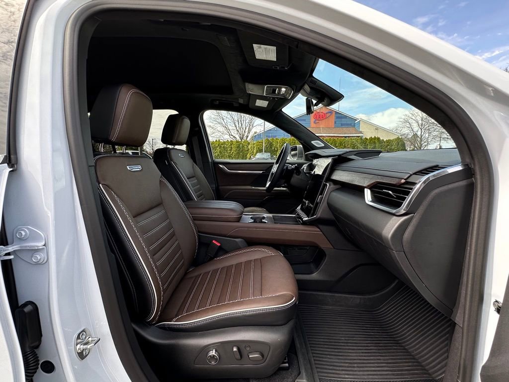 Certified 2026 GMC Acadia Denali Ultimate w/ LPO, Floor Liner Package image 11