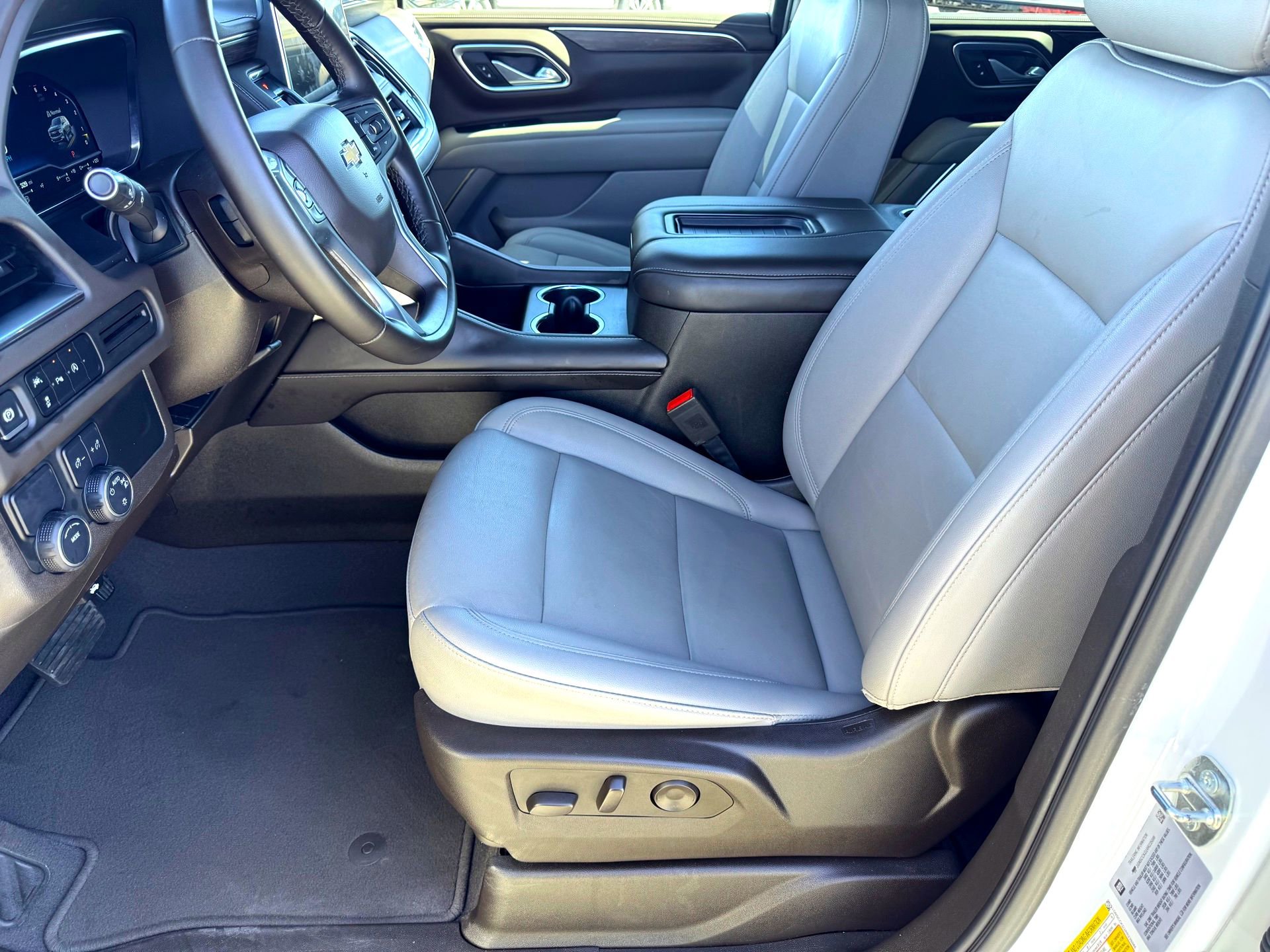 Used 2024 Chevrolet Suburban LT image 12