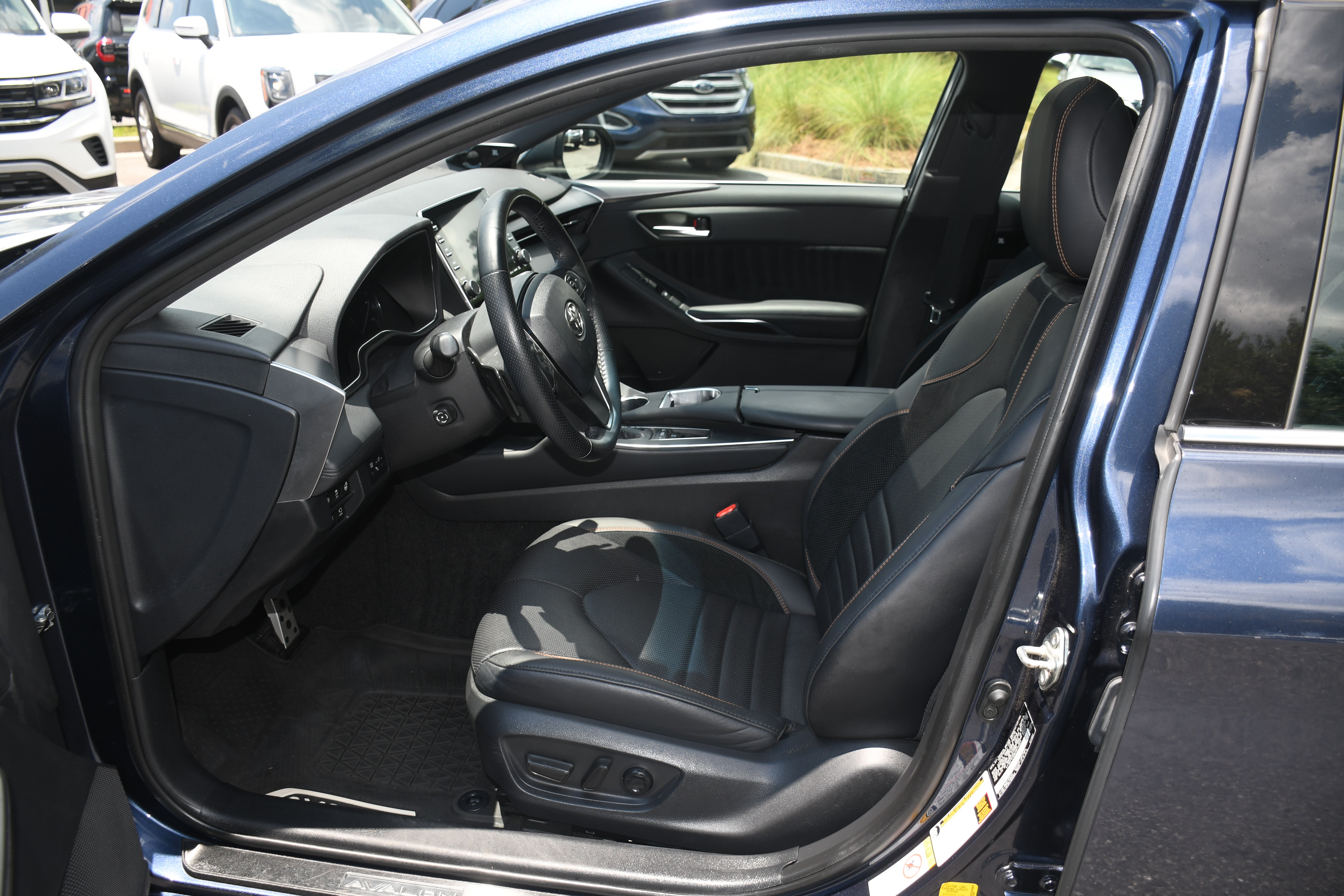 Used 2019 Toyota Avalon Touring w/ Advanced Safety Package FWD image 8